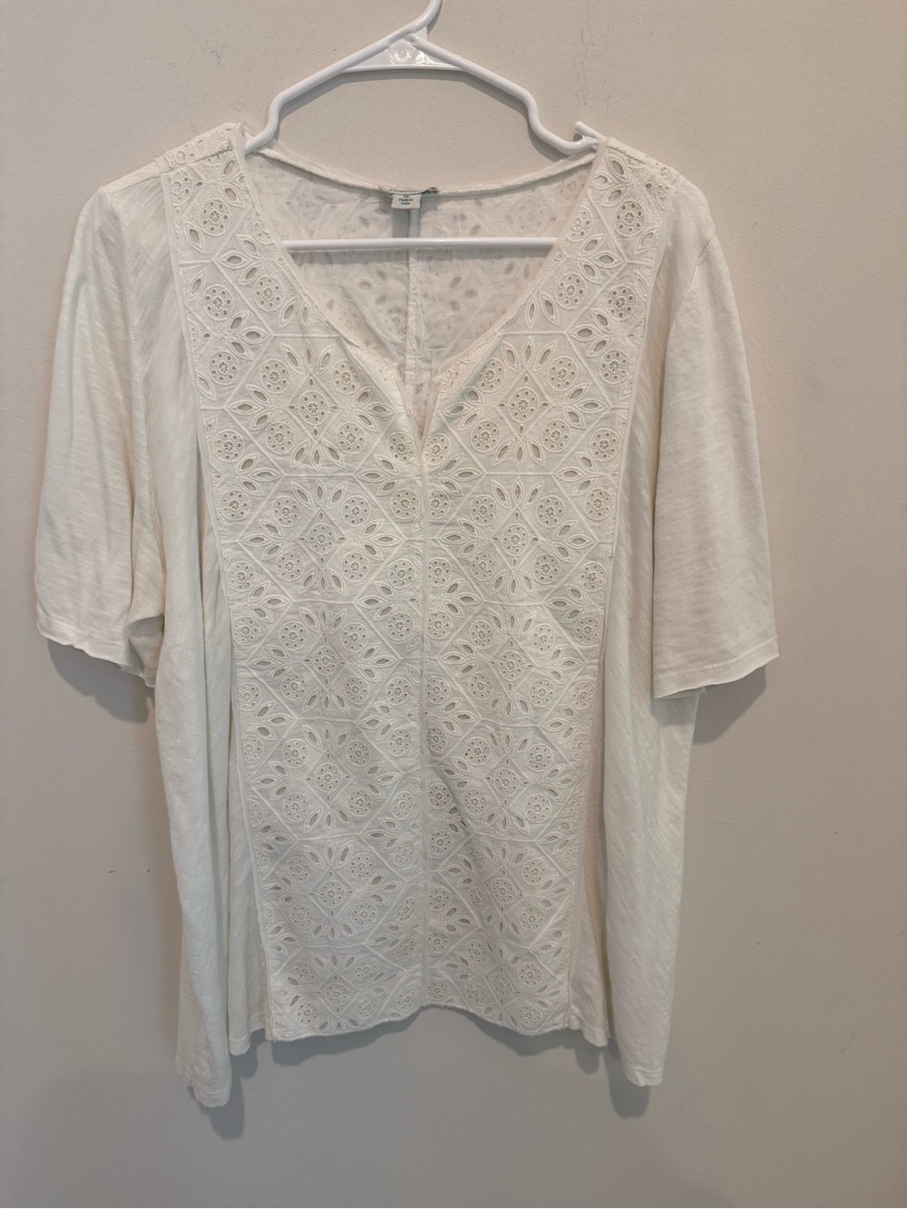 Sundance White Lace-Front V-Neck Short Sleeve Top